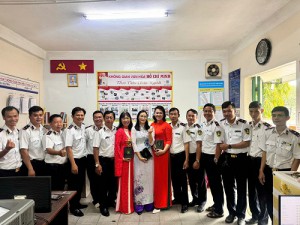 Tổ Công Đoàn Đại diện Tải ứng dụng VV88 số 07 tặng quà cho các chị em nữ nhân ngày Phụ nữ Việt Nam (20/10/2024)