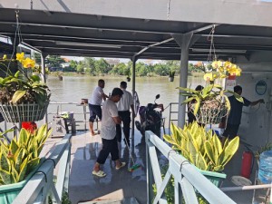 Đại diện VV88 trang game uy tín số 3 thực hiện vệ sinh văn phòng, tạo mảng xanh tại nơi làm việc “Xanh – Sạch – Đẹp”